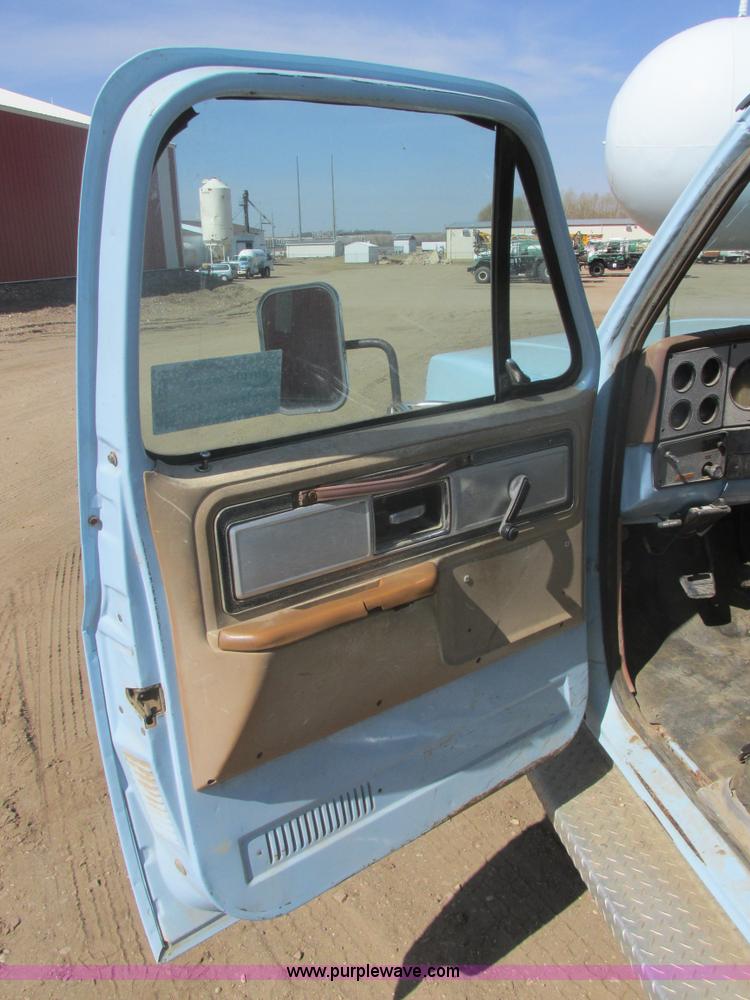 image for item I2718 1979 Chevrolet Silverado C30 service truck