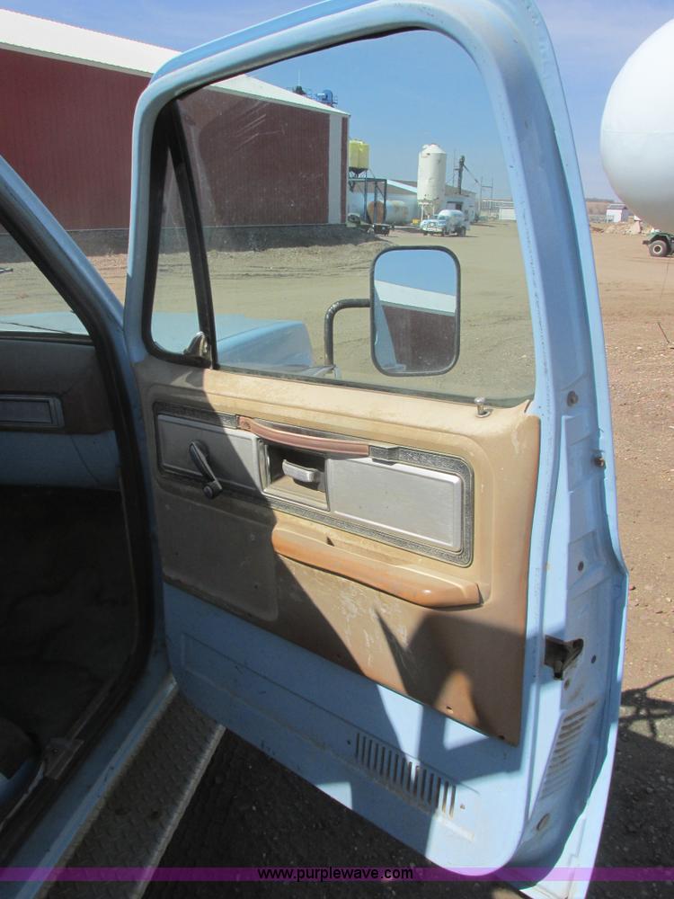 image for item I2718 1979 Chevrolet Silverado C30 service truck