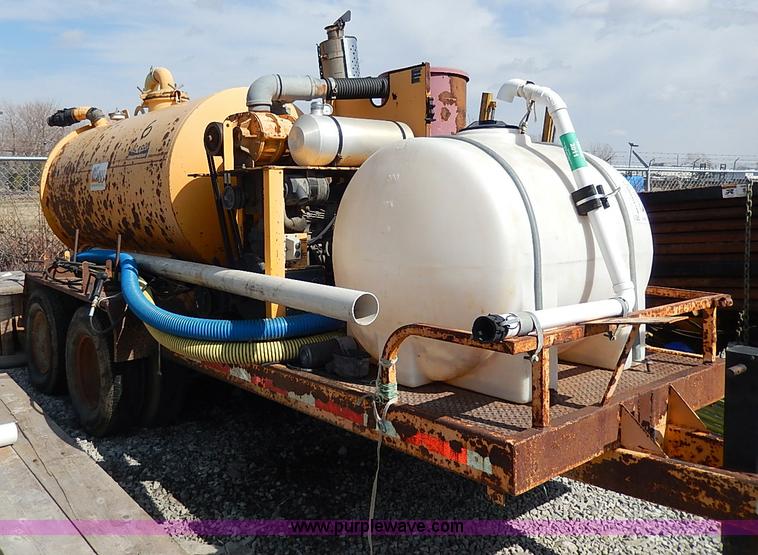 image for item I9283 2000 Commodore Corp trailer with Vactron PMD800SDT vac unit