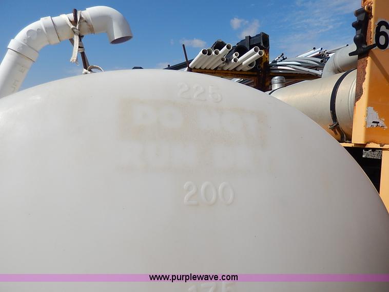 image for item I9283 2000 Commodore Corp trailer with Vactron PMD800SDT vac unit