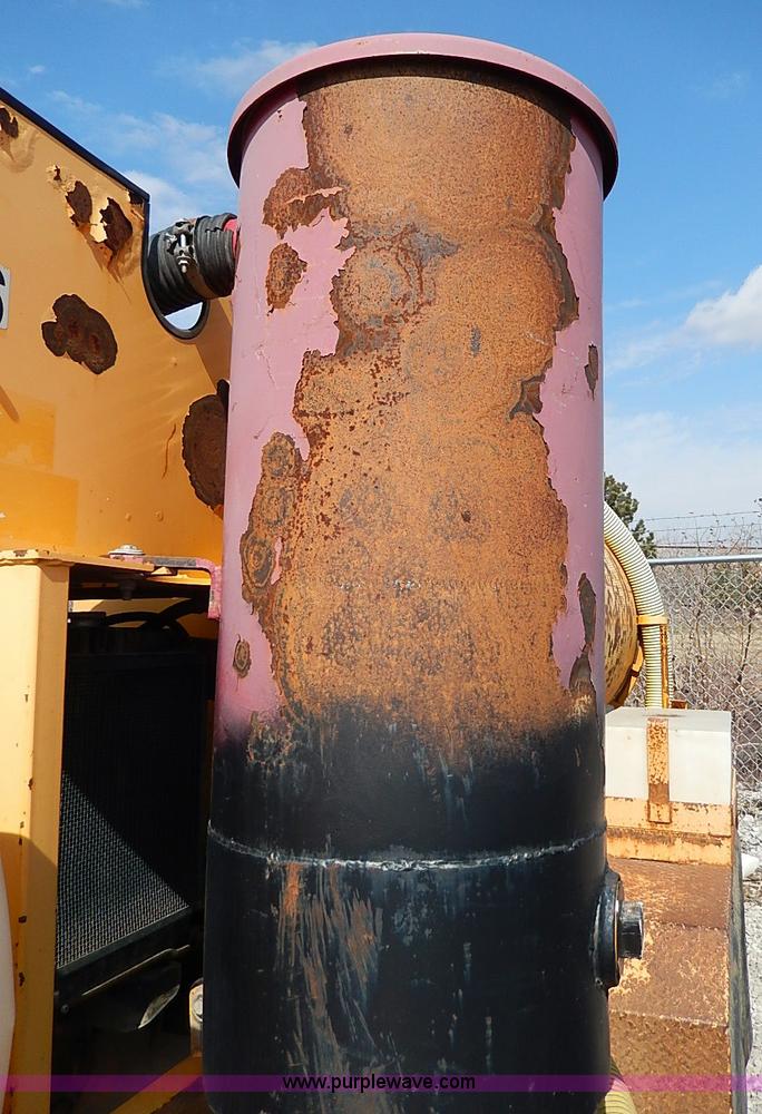 image for item I9283 2000 Commodore Corp trailer with Vactron PMD800SDT vac unit