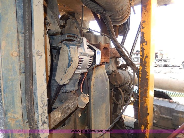 image for item I9283 2000 Commodore Corp trailer with Vactron PMD800SDT vac unit