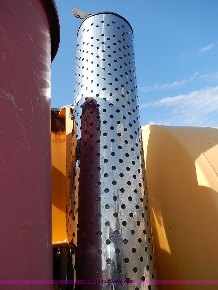 image for item I9283 2000 Commodore Corp trailer with Vactron PMD800SDT vac unit