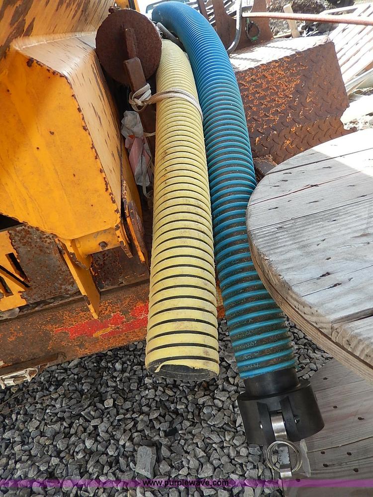 image for item I9283 2000 Commodore Corp trailer with Vactron PMD800SDT vac unit