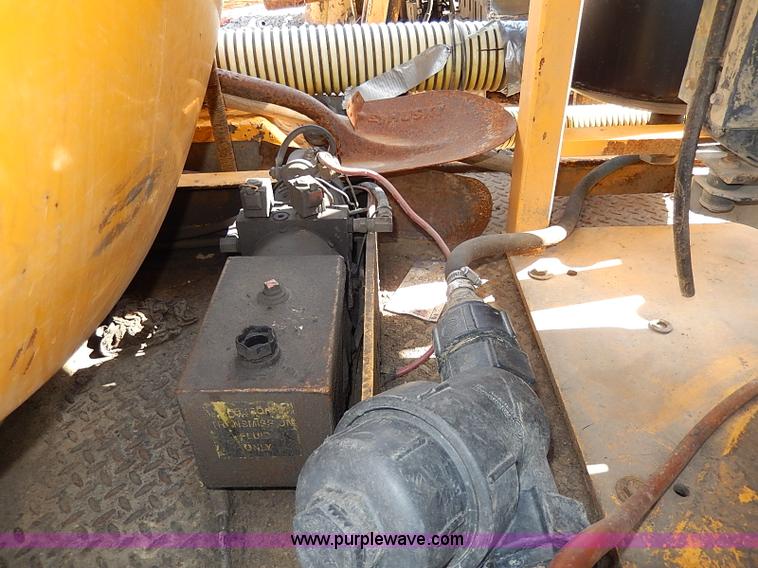 image for item I9283 2000 Commodore Corp trailer with Vactron PMD800SDT vac unit