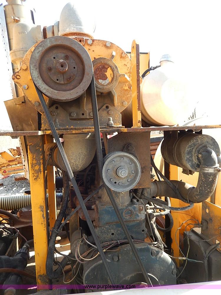 image for item I9283 2000 Commodore Corp trailer with Vactron PMD800SDT vac unit