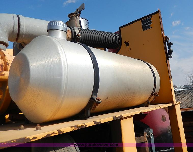 image for item I9283 2000 Commodore Corp trailer with Vactron PMD800SDT vac unit