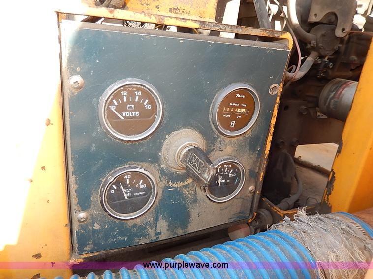 image for item I9283 2000 Commodore Corp trailer with Vactron PMD800SDT vac unit