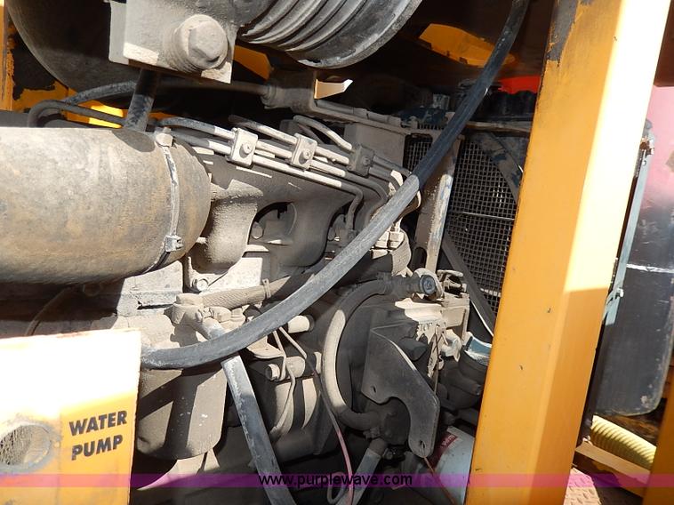 image for item I9283 2000 Commodore Corp trailer with Vactron PMD800SDT vac unit