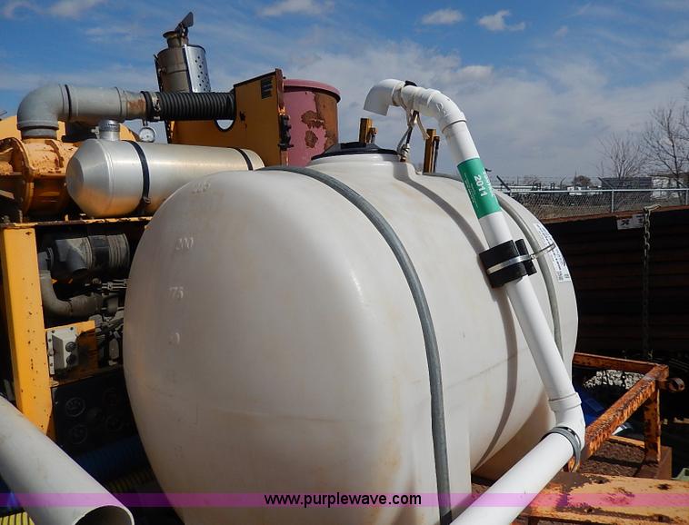 image for item I9283 2000 Commodore Corp trailer with Vactron PMD800SDT vac unit