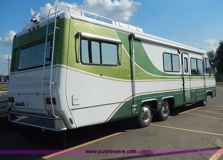 image for item J3217 1984 Chevrolet P30 Beaver RV