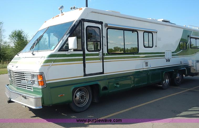 image for item J3217 1984 Chevrolet P30 Beaver RV