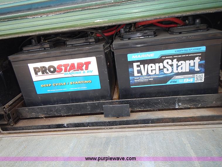 image for item J3217 1984 Chevrolet P30 Beaver RV