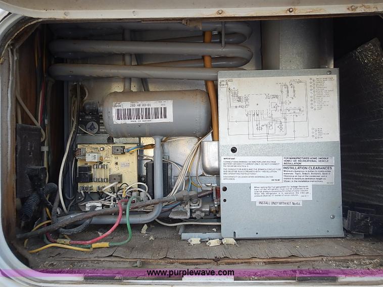 image for item J3217 1984 Chevrolet P30 Beaver RV