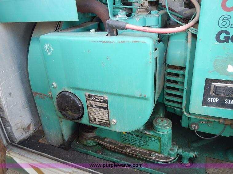 image for item J3217 1984 Chevrolet P30 Beaver RV