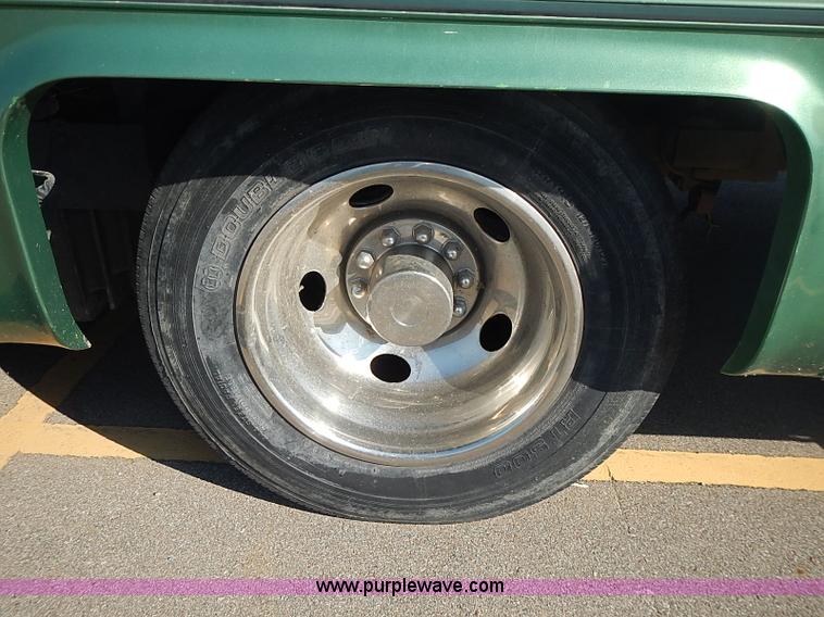 image for item J3217 1984 Chevrolet P30 Beaver RV