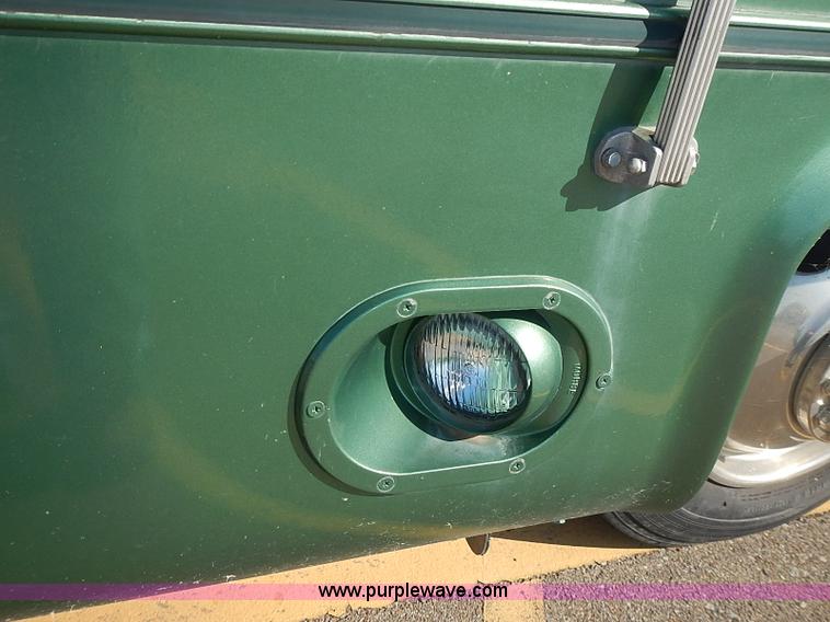 image for item J3217 1984 Chevrolet P30 Beaver RV