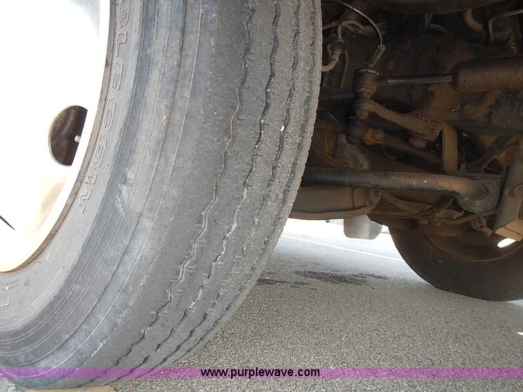 image for item J3217 1984 Chevrolet P30 Beaver RV