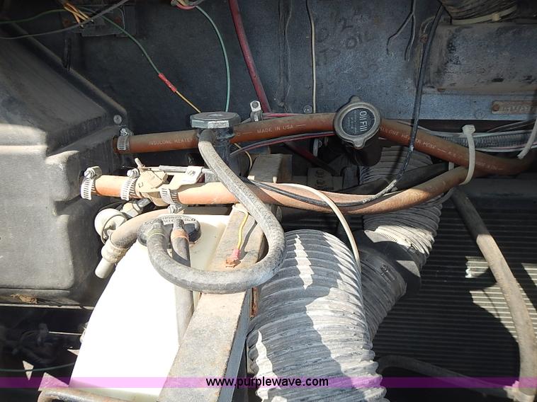 image for item J3217 1984 Chevrolet P30 Beaver RV