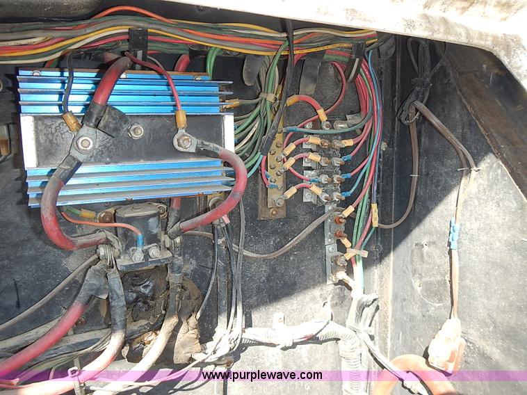 image for item J3217 1984 Chevrolet P30 Beaver RV