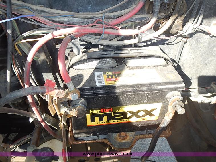 image for item J3217 1984 Chevrolet P30 Beaver RV