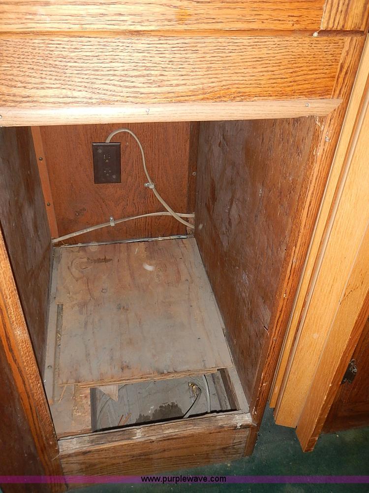 image for item J3217 1984 Chevrolet P30 Beaver RV