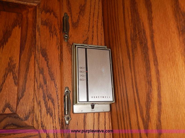 image for item J3217 1984 Chevrolet P30 Beaver RV