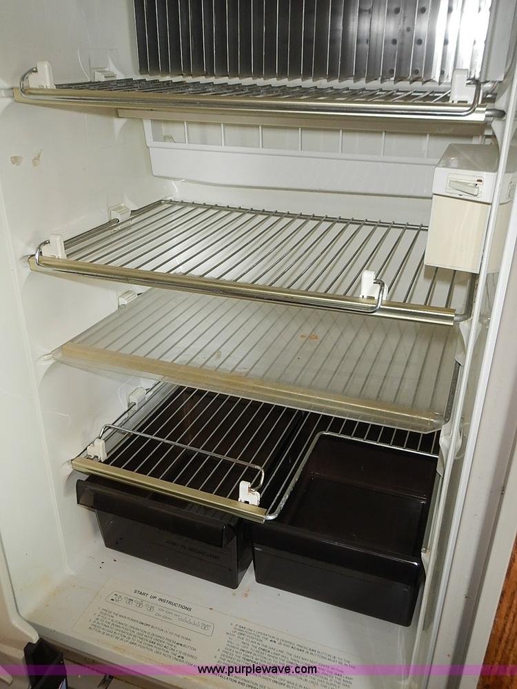 image for item J3217 1984 Chevrolet P30 Beaver RV