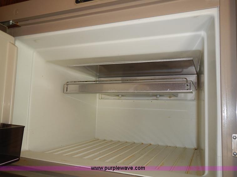 image for item J3217 1984 Chevrolet P30 Beaver RV