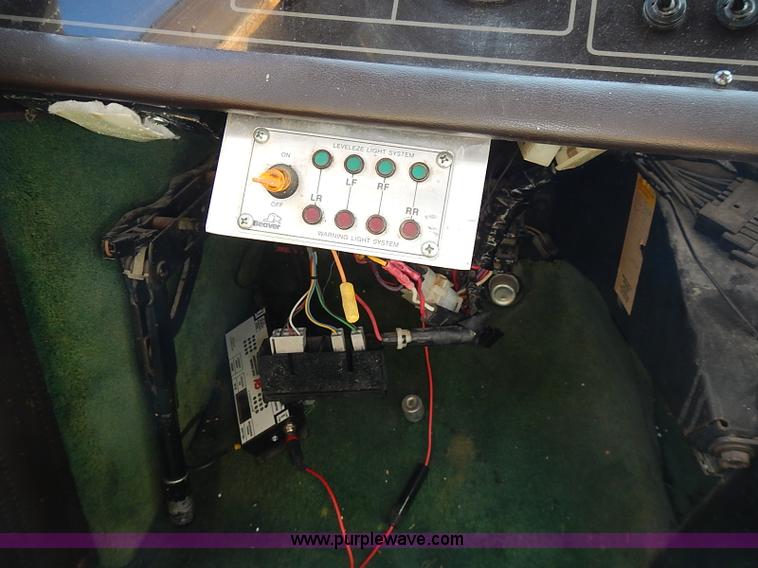 image for item J3217 1984 Chevrolet P30 Beaver RV