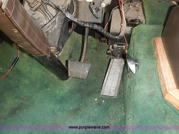 image for item J3217 1984 Chevrolet P30 Beaver RV