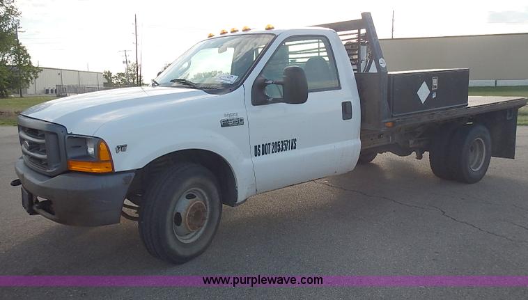 image for item J3234 2000 Ford F350 Super Duty XL flatbed truck