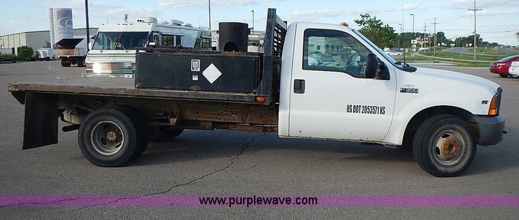 image for item J3234 2000 Ford F350 Super Duty XL flatbed truck