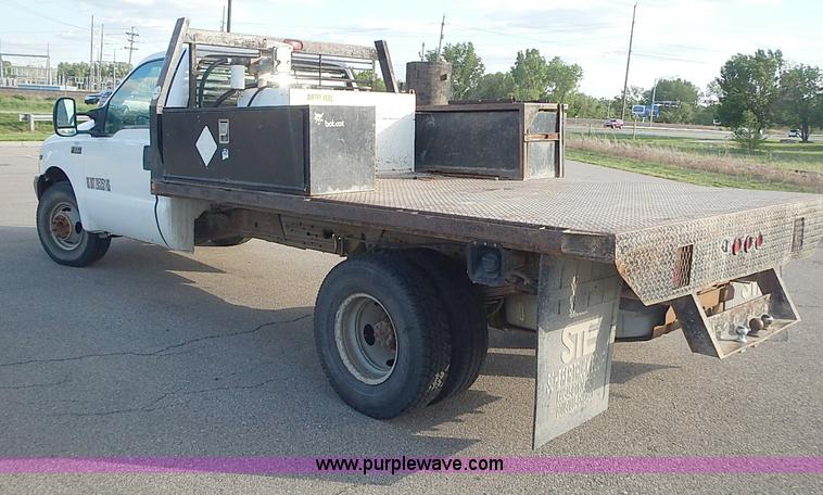 image for item J3234 2000 Ford F350 Super Duty XL flatbed truck