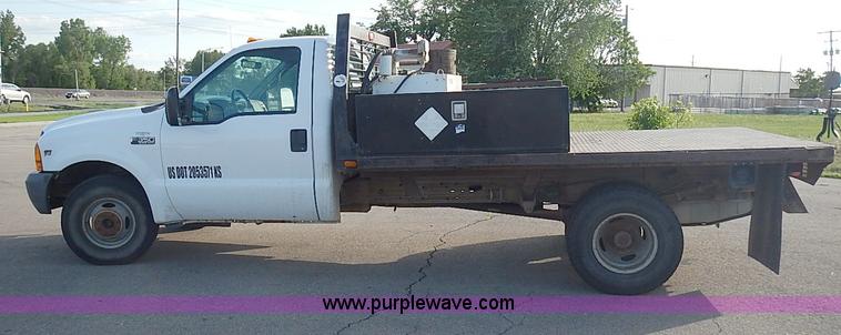 image for item J3234 2000 Ford F350 Super Duty XL flatbed truck