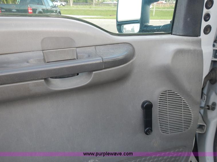 image for item J3234 2000 Ford F350 Super Duty XL flatbed truck