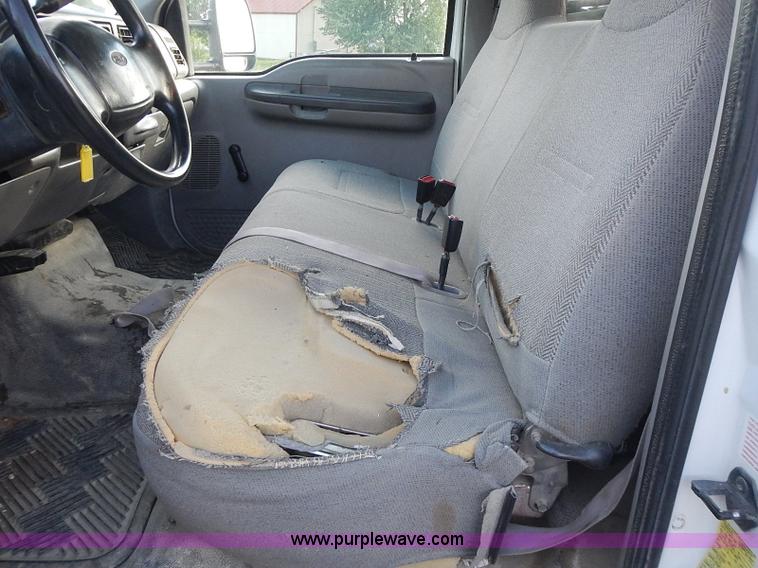 image for item J3234 2000 Ford F350 Super Duty XL flatbed truck