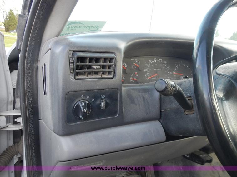 image for item J3234 2000 Ford F350 Super Duty XL flatbed truck