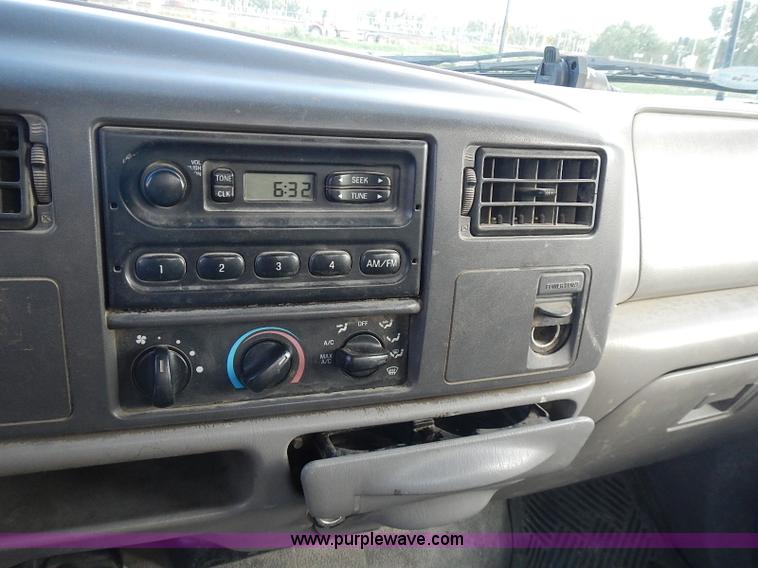 image for item J3234 2000 Ford F350 Super Duty XL flatbed truck