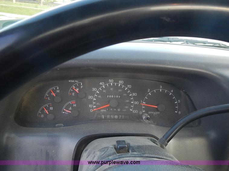 image for item J3234 2000 Ford F350 Super Duty XL flatbed truck