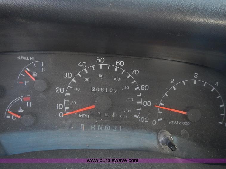 image for item J3234 2000 Ford F350 Super Duty XL flatbed truck