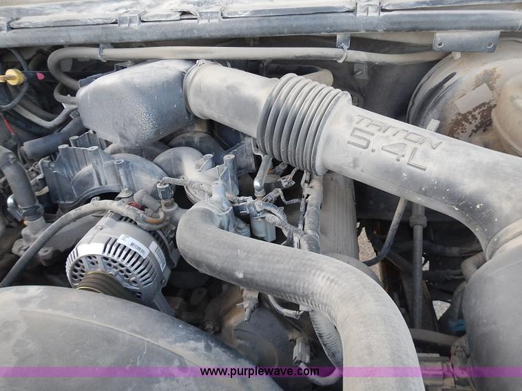 image for item J3234 2000 Ford F350 Super Duty XL flatbed truck