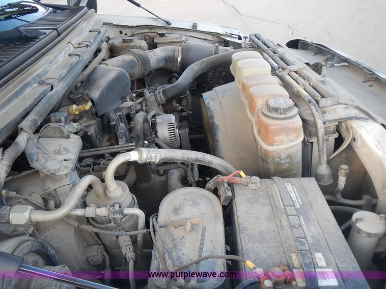 image for item J3234 2000 Ford F350 Super Duty XL flatbed truck