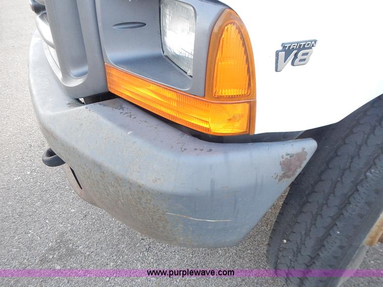 image for item J3234 2000 Ford F350 Super Duty XL flatbed truck