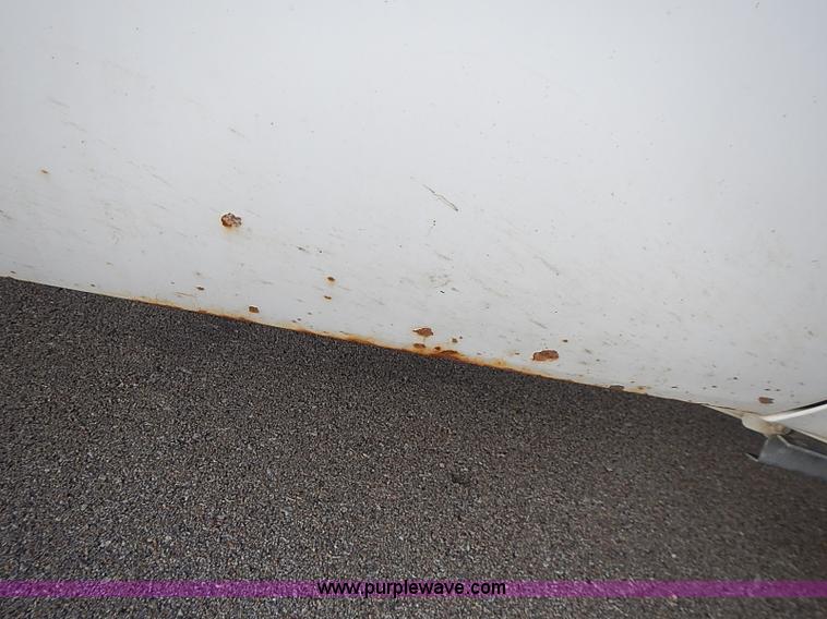 image for item J3234 2000 Ford F350 Super Duty XL flatbed truck