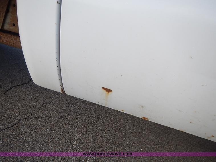 image for item J3234 2000 Ford F350 Super Duty XL flatbed truck