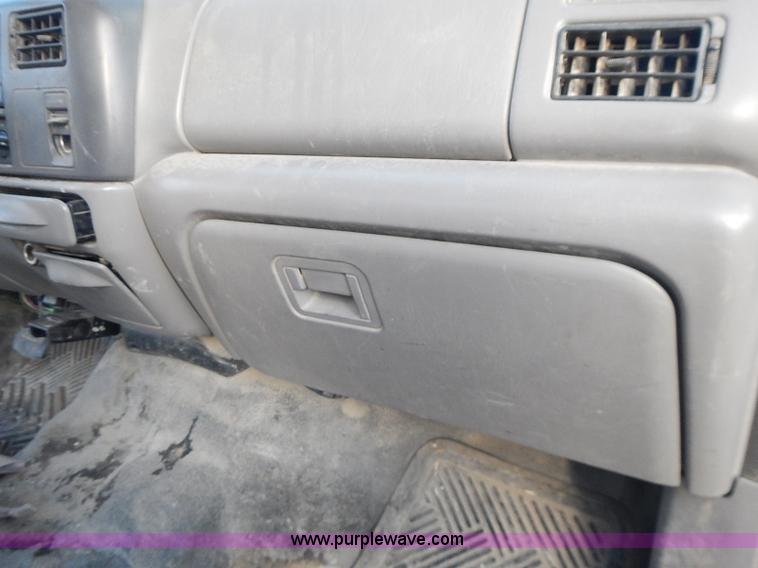 image for item J3234 2000 Ford F350 Super Duty XL flatbed truck