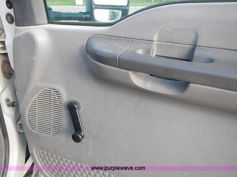 image for item J3234 2000 Ford F350 Super Duty XL flatbed truck