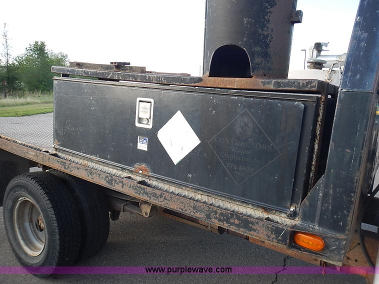 image for item J3234 2000 Ford F350 Super Duty XL flatbed truck