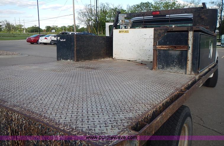 image for item J3234 2000 Ford F350 Super Duty XL flatbed truck